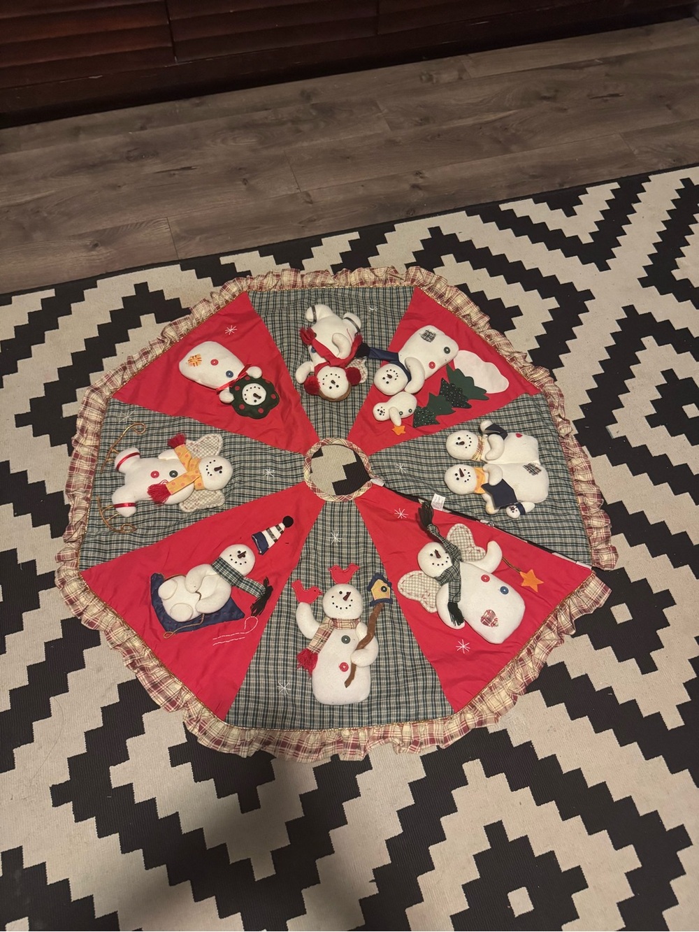 Vintage 3d snowman Christmas tree skirt